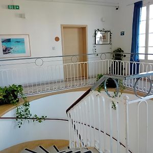 Dormitory Room Mixed